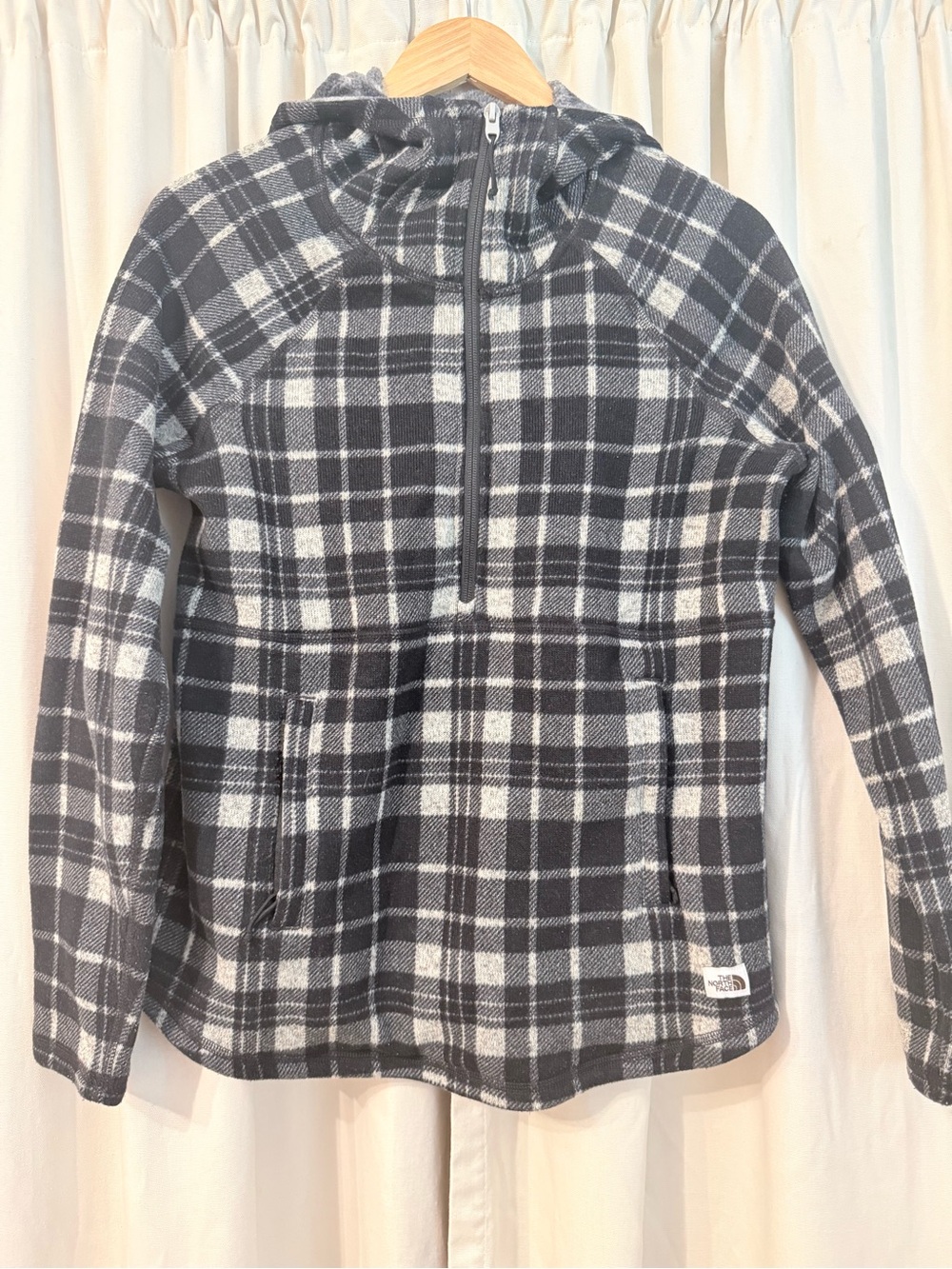 The North Face women’s Gray Plaid Fleece Half-Zip Hoodie